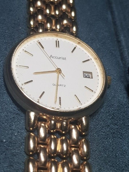 accurist 375 gold watch